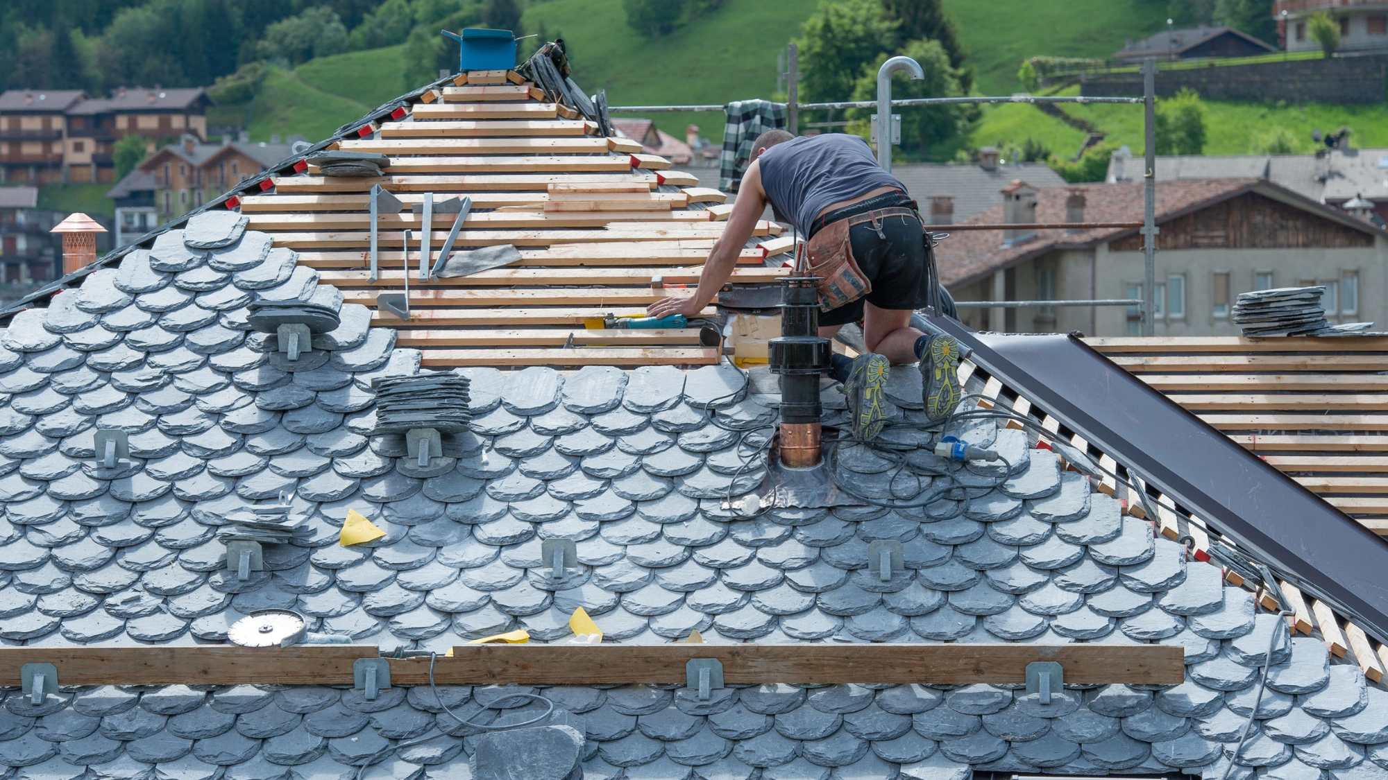 roofer-installing-new-tile-roof-detroit-michigan-img